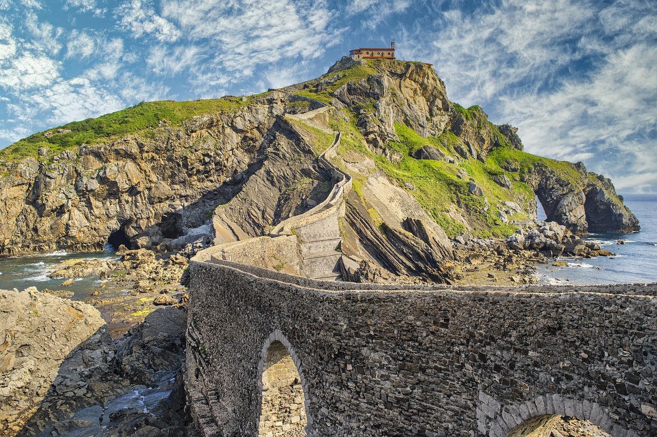 Mountain Bridge Coast Coastline  - enriquelopezgarre / Pixabay